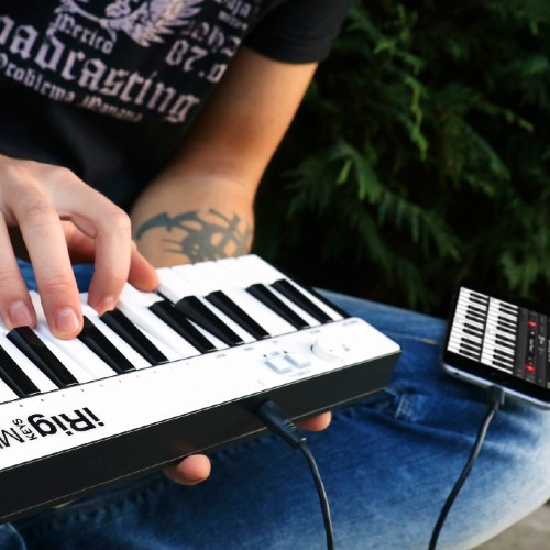 מקלדת שליטה IK Multimedia iRig Keys Mini 5 מקלדת שליטה IK Multimedia iRig Keys Mini