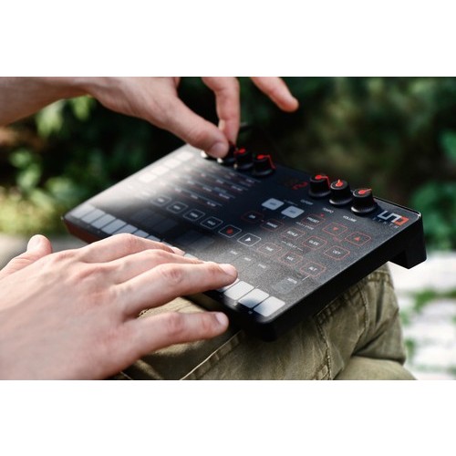 סינטיסייזר IK Multimedia UNO Synth 3 סינטיסייזר IK Multimedia UNO Synth